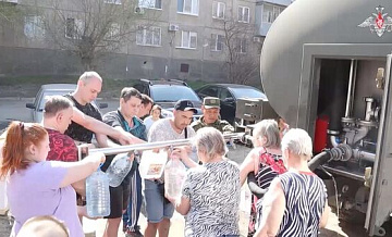 Военные РВСН раздали 450 тысяч литров питьевой воды жителям Оренбуржья