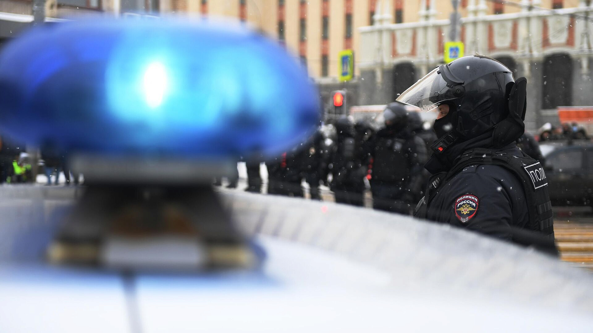 Силовики увезли пятерых человек из здания НИЦ АСК в Москве