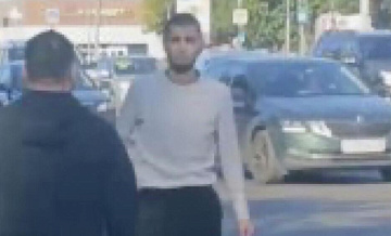 СК попросил арестовать мужчину, напавшего с ножом на полицейских в Москве