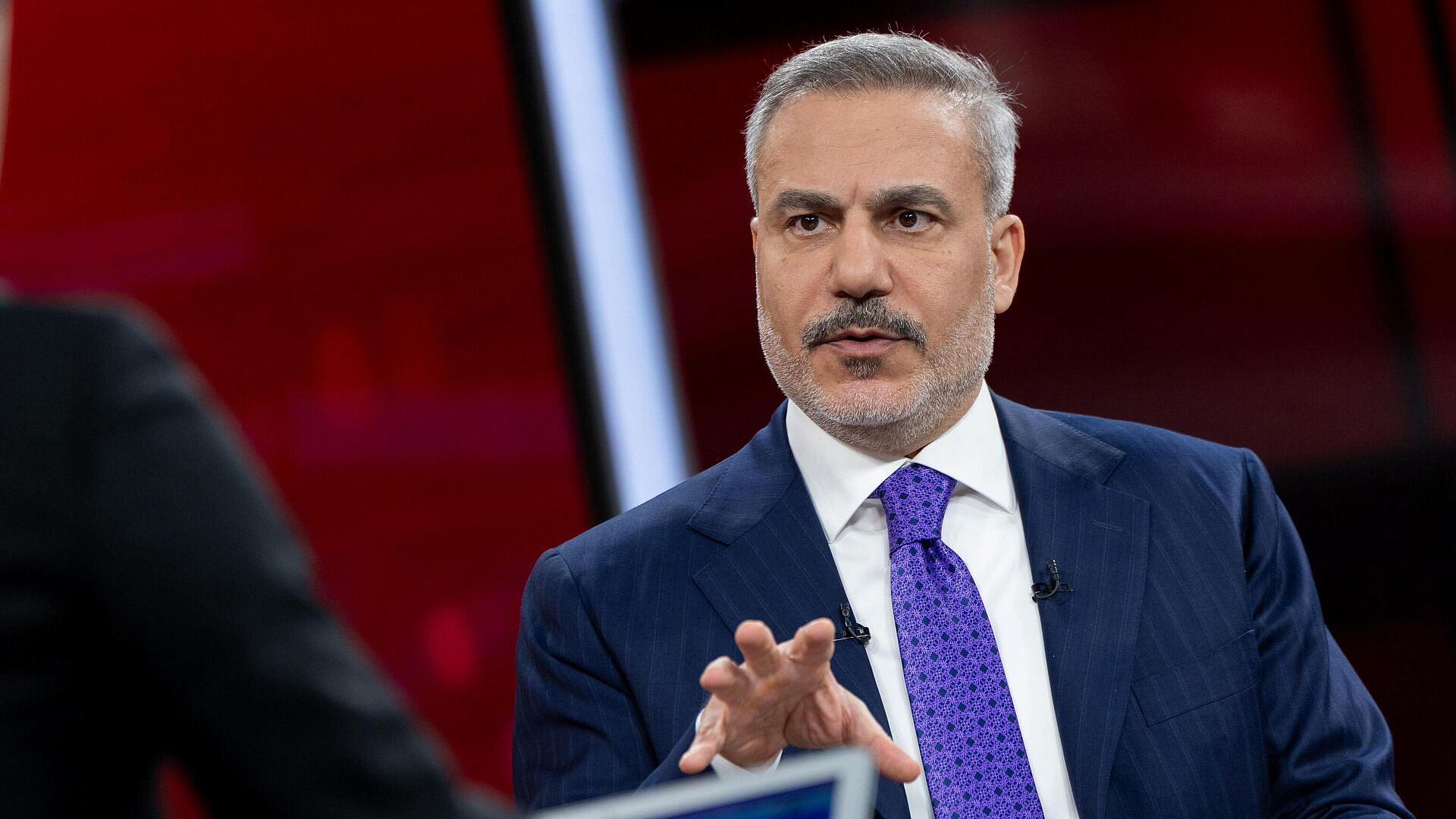 Глава МИД Турции провел разговор иранским коллегой, сообщил источник