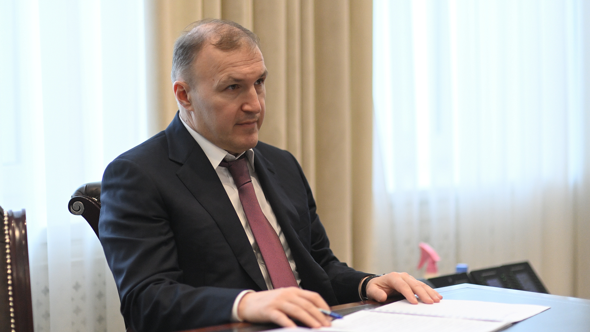 Кумпилов осмотрел ход строительства медучреждений Адыгеи