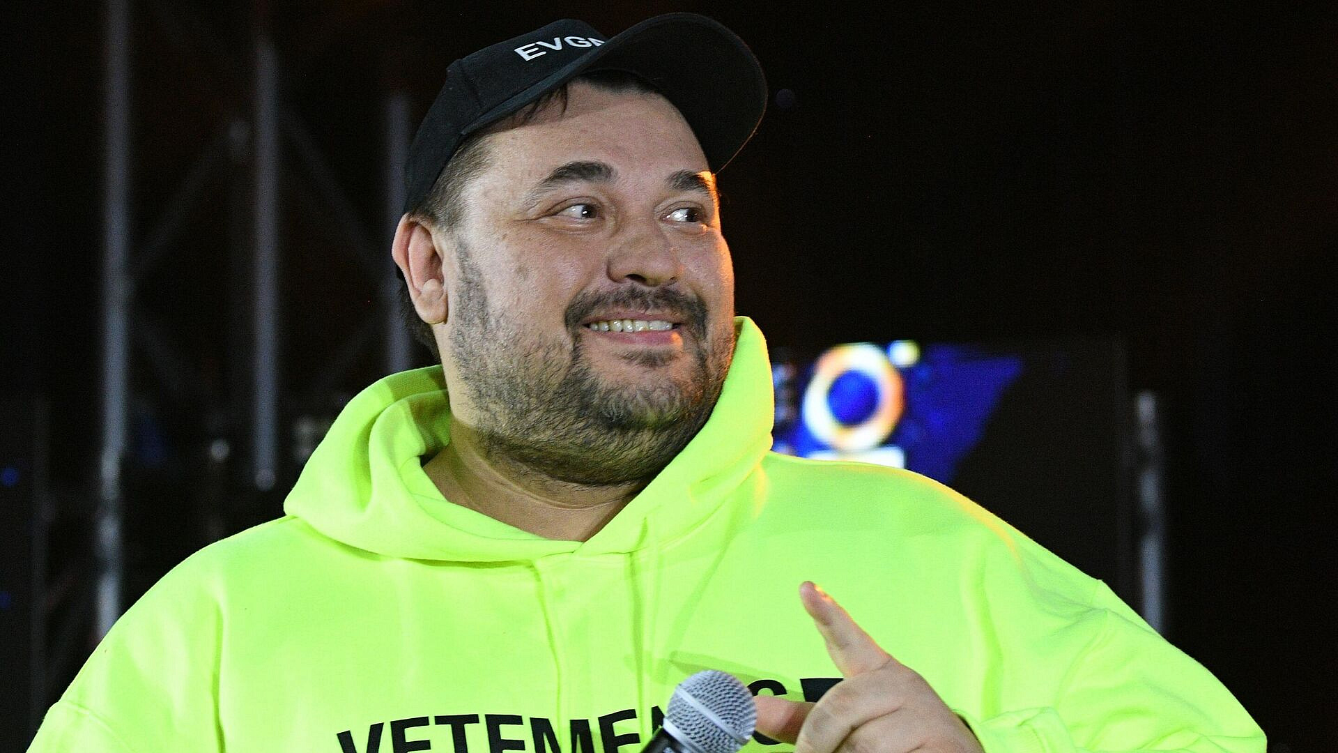 Сергей Жуков просит о запрете требовать блокировки фильма "Руки Вверх"