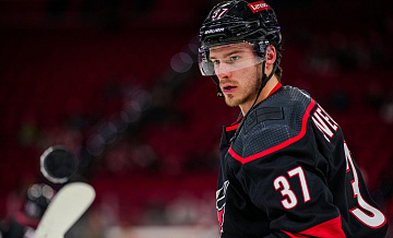 "Каролина" проиграла "Оттаве", несмотря на гол Свечникова