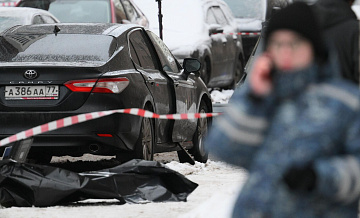 С места взрыва увозят иномарку, которая может быть служебным авто Кириллова