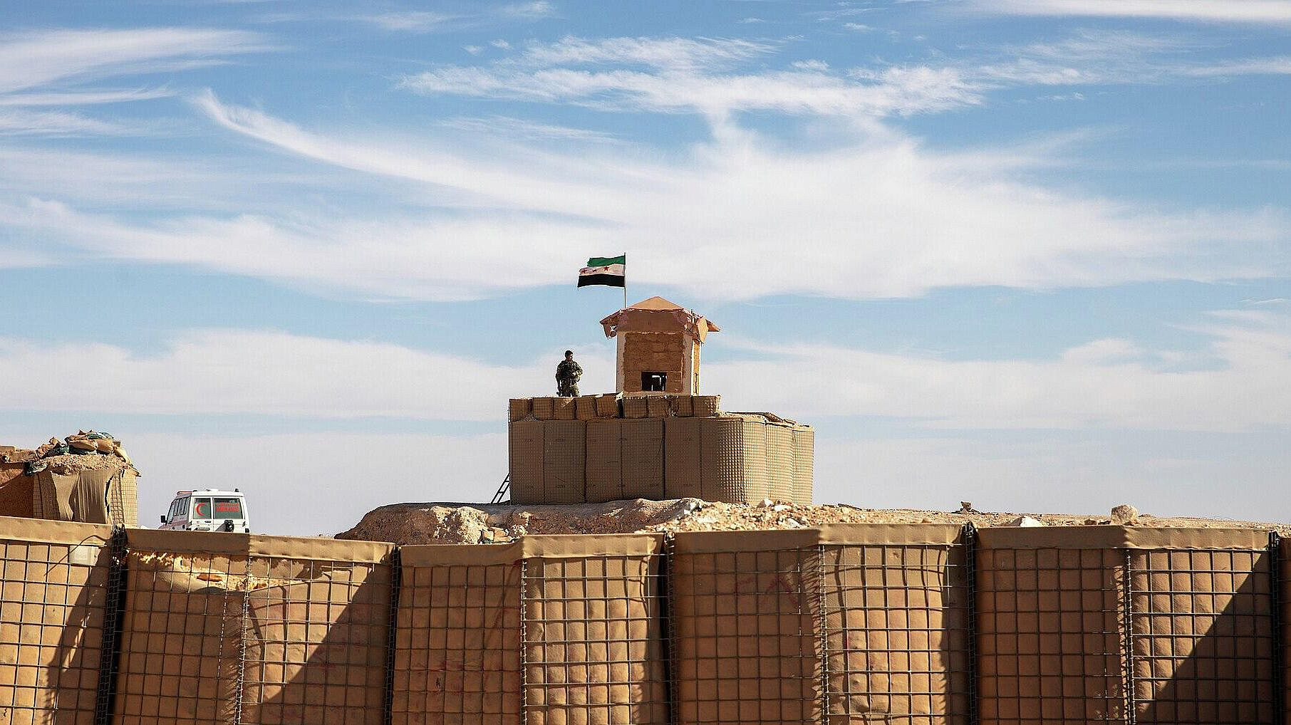 США заявили о готовности отвечать на угрозы ИГ* после ухода с базы Ат-Танф