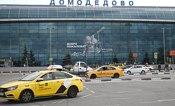В Домодедово самолет Emirates столкнулся с машиной техобслуживания
