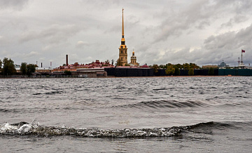 В Петербурге закрыли дамбу из-за угрозы подъема уровня воды