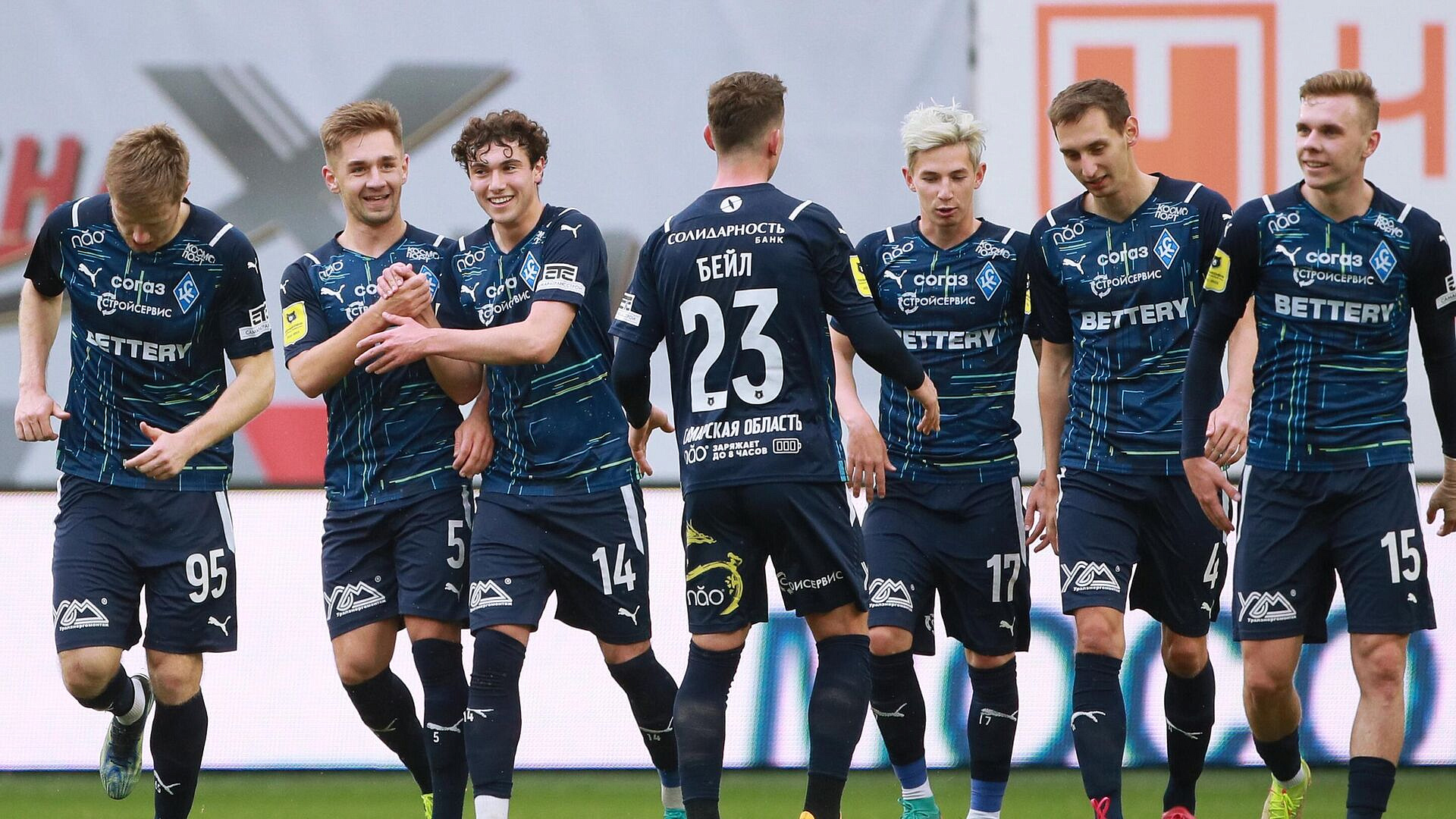 Футболисты "Крыльев Советов" и КАМАЗа устроили массовую драку