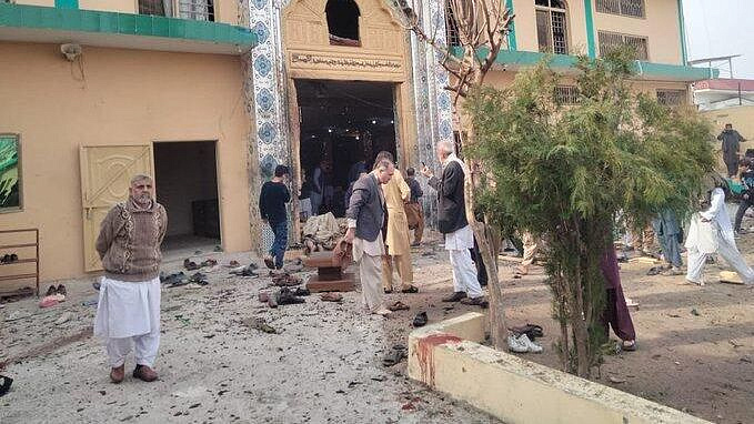 Число погибших при взрыве в мечети в Пакистане возросло до 15