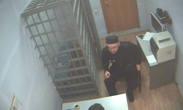 Экс-сенатор Арашуков начал шить спецовки в колонии
