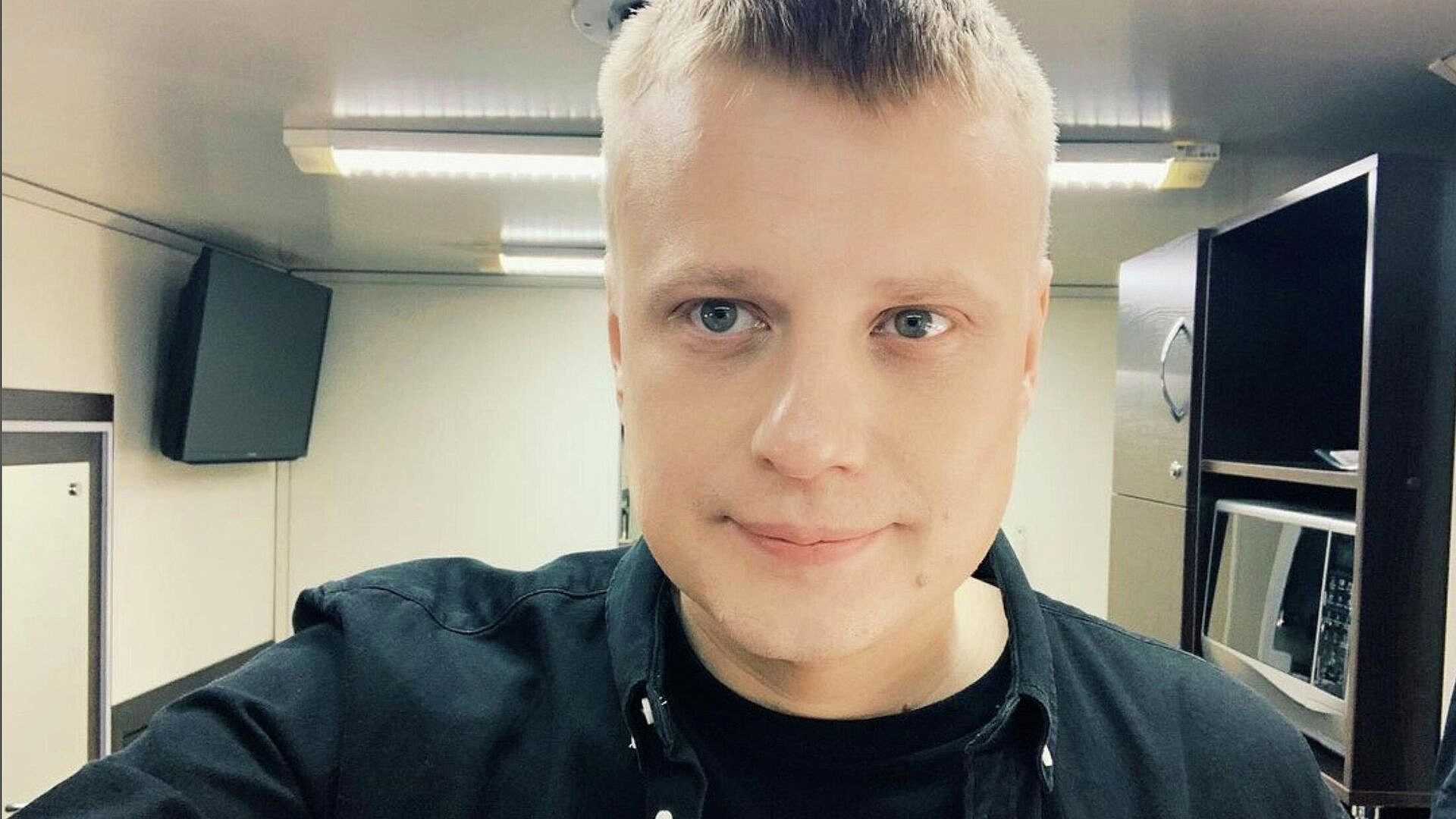 В Минске начался заочный суд по делу комика Комиссаренко