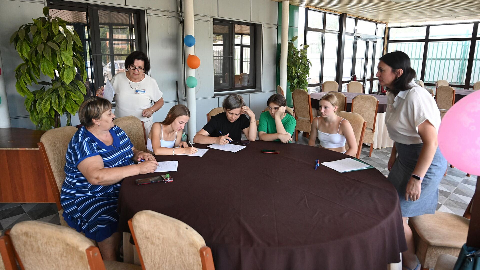 Дети в курских ПВР приступили к дистанционному обучению в школах