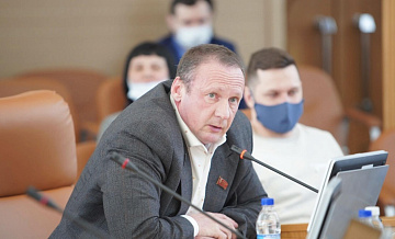 Нелестно отозвавшегося о контрактниках депутата исключили из ЕР