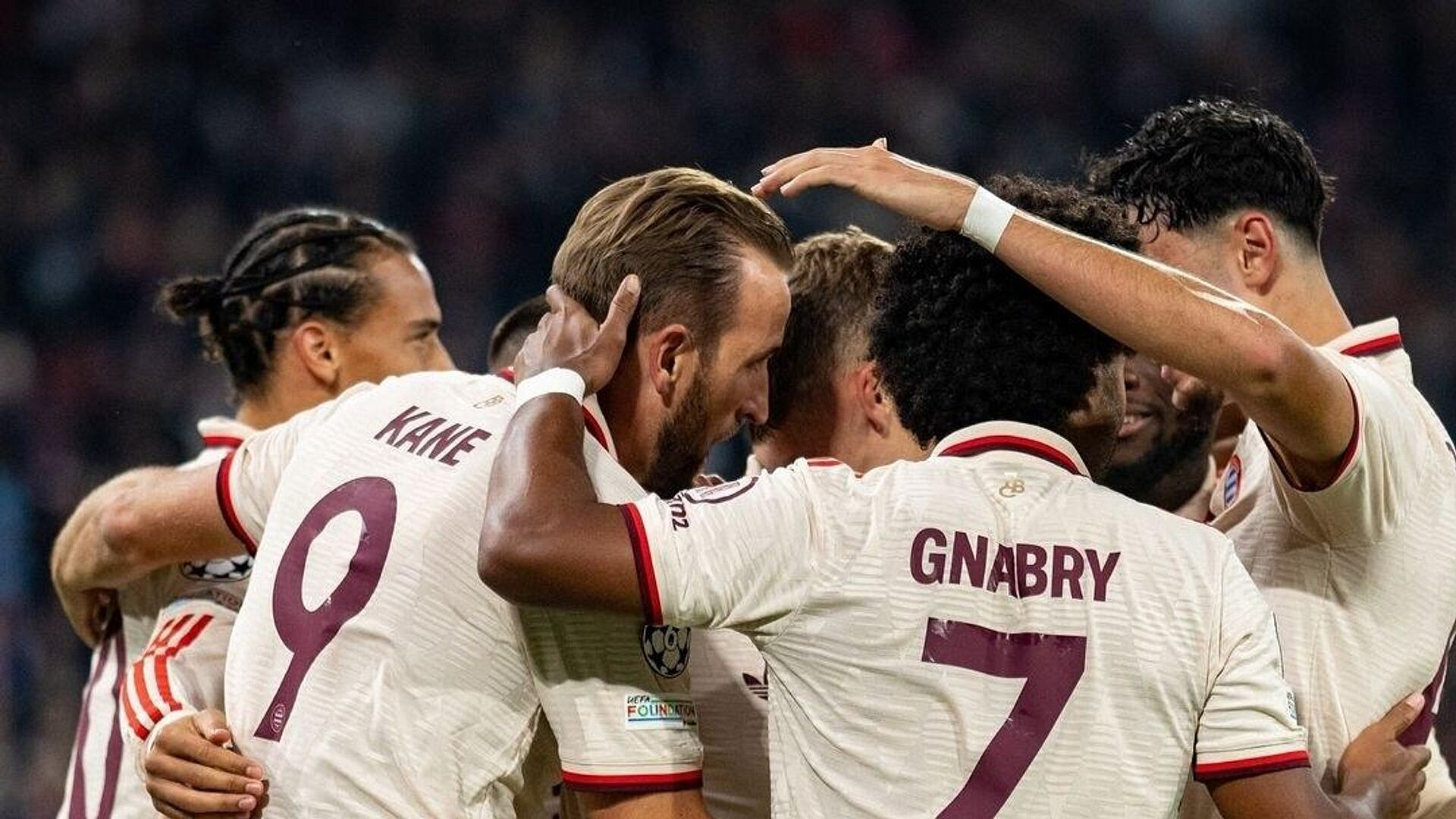 "Бавария" с двумя удалениями сыграла вничью с "Байером" в матче Бундеслиги