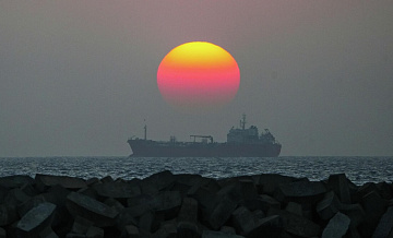 Шри-Ланка начала переговоры с Россией о поставках топлива