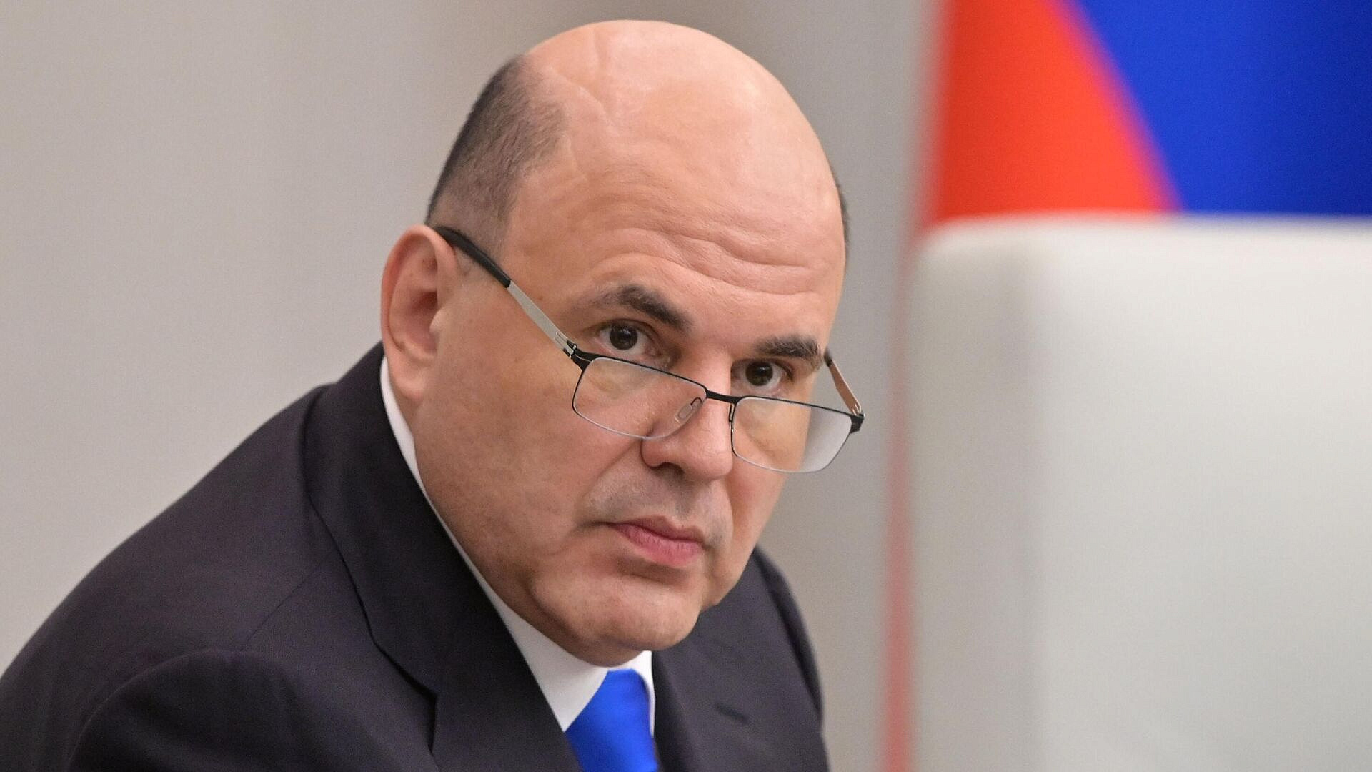 Мишустин поручил проанализировать обеспеченность школ учебниками