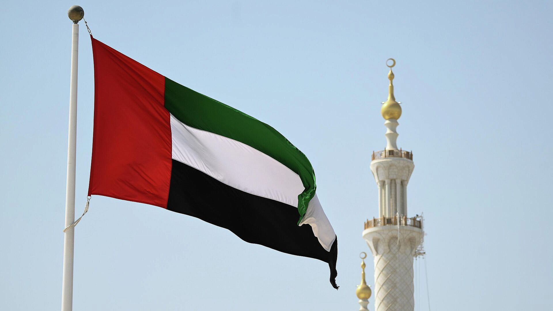 Минобороны ОАЭ сообщило о количестве пострадавших от ударов ракет и БПЛА