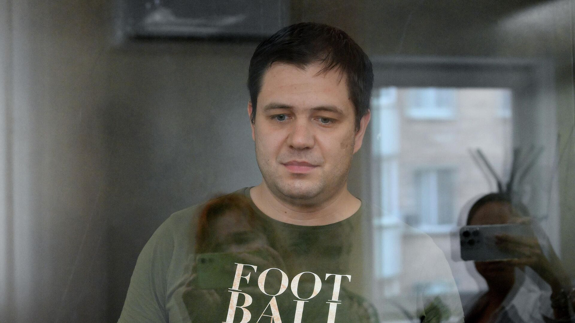 Главред Telegram-канала Baza получил первую передачу от родных