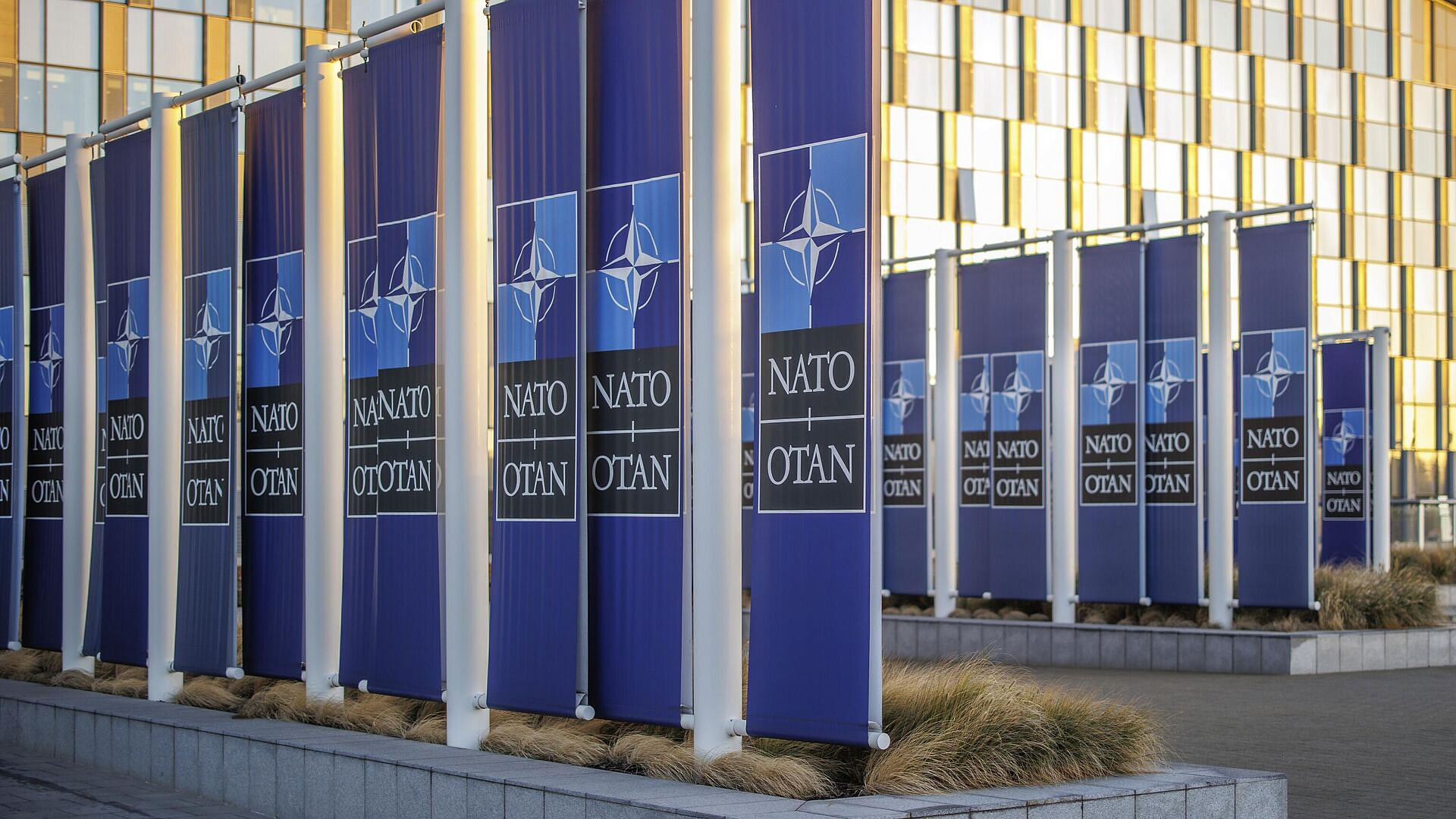 НАТО не выживет без США, а ЕС не сможет заменить альянс, считает экс-генсек