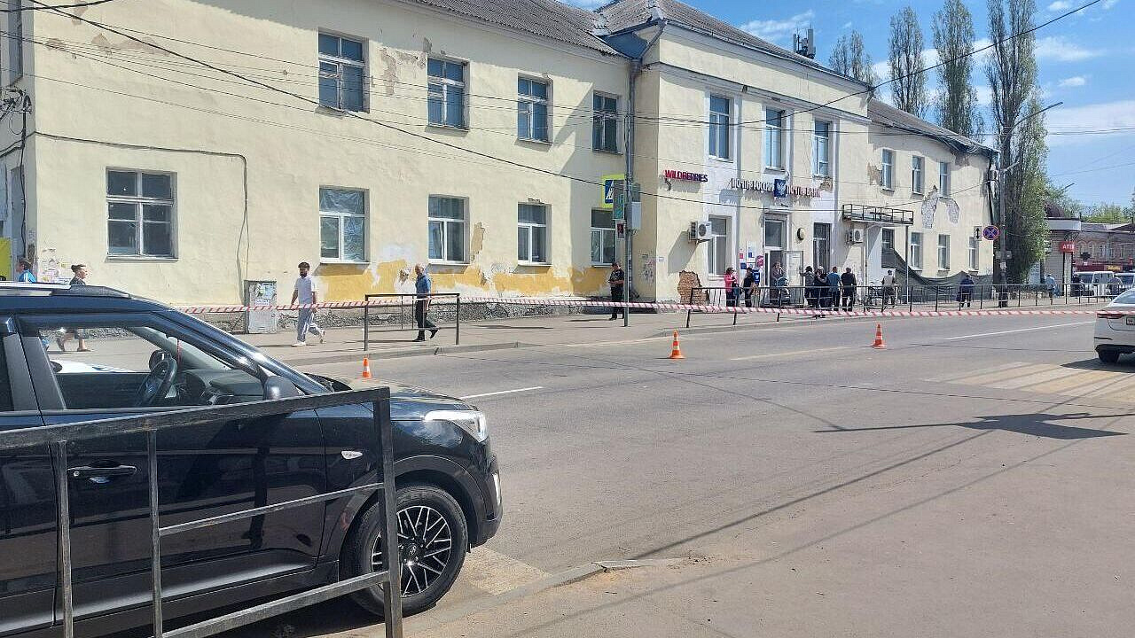 В Тамбовской области автомобиль сбил четырех пешеходов В Тамбовской области автомобиль сбил четырех пешеходов