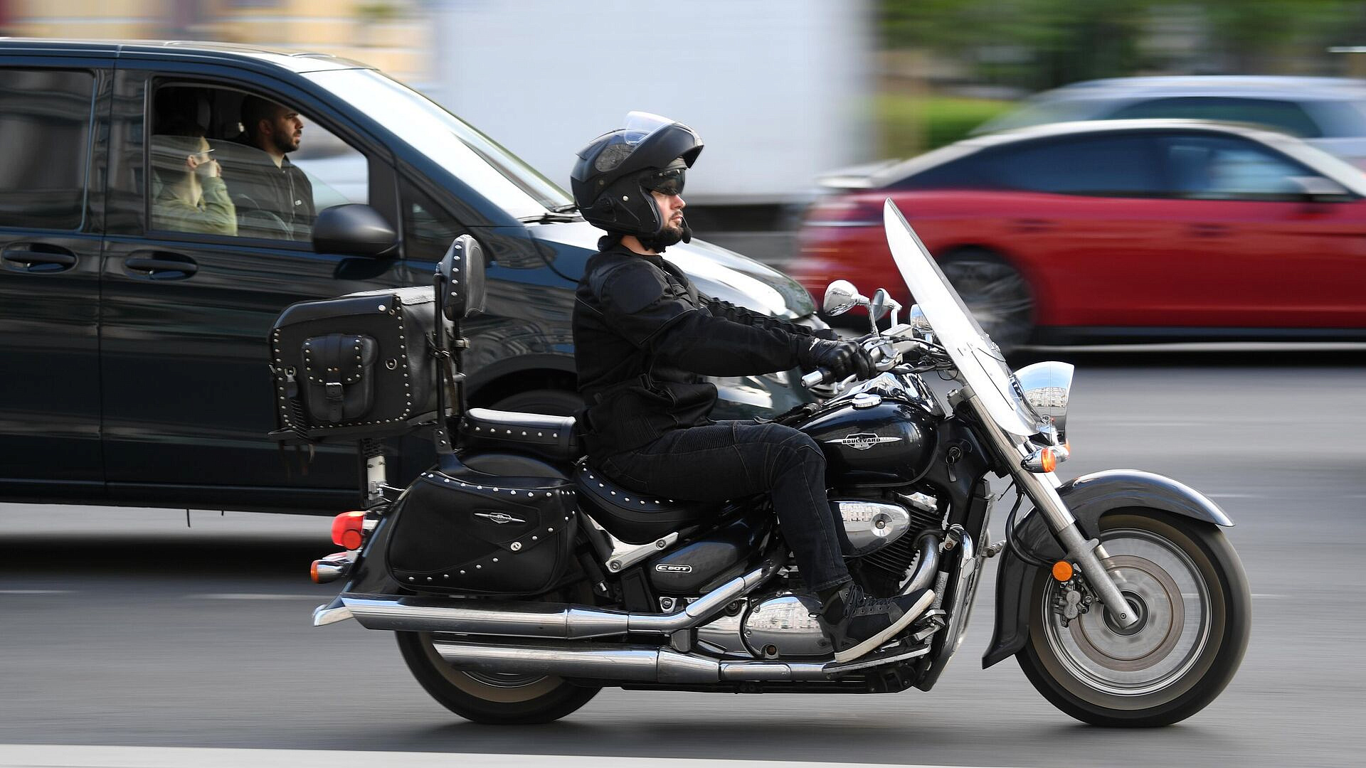 Москвичам напомнили, что еще рано выезжать на мотоциклах и менять резину