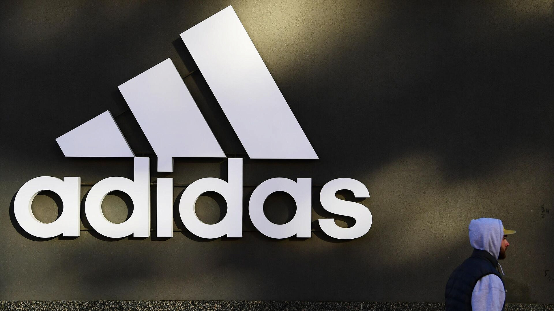 Приложение Adidas Running прекращает работу в России