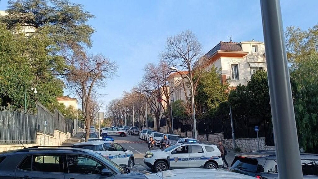 В Марселе у консульства России обезвреживают подозрительное устройство