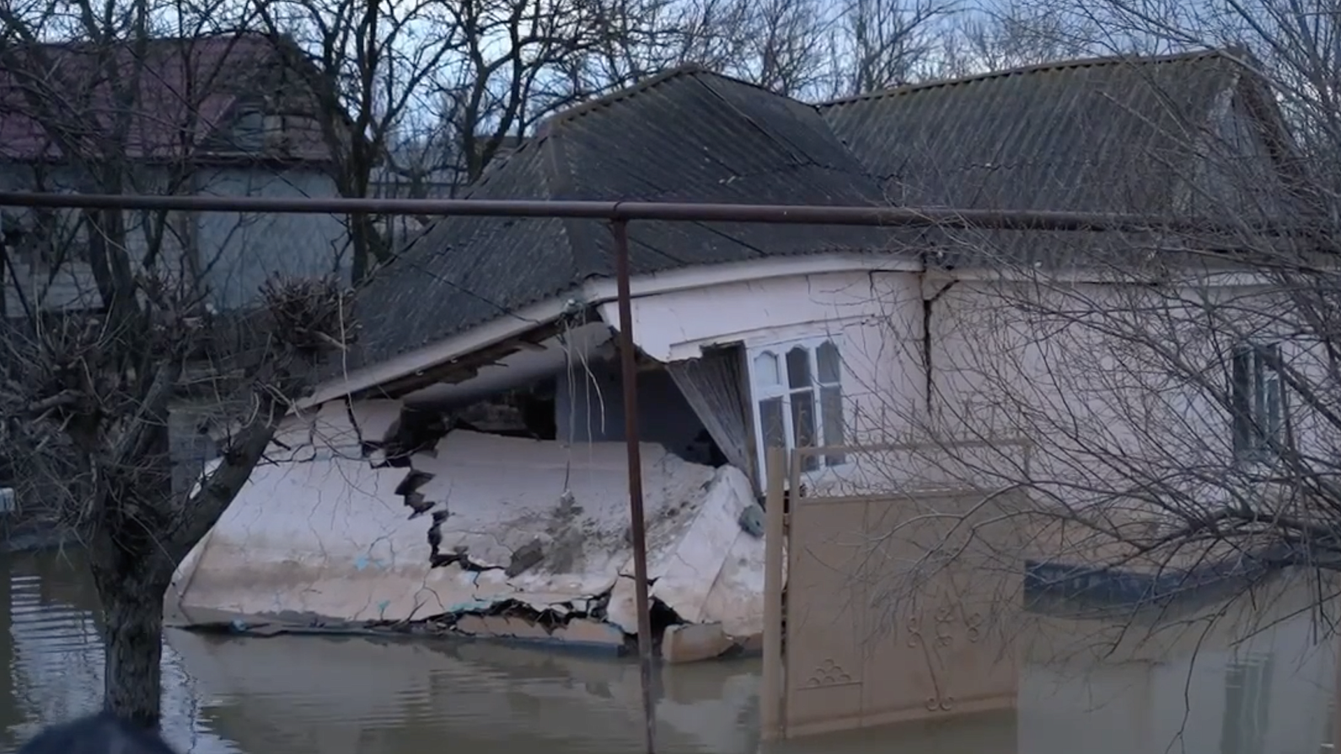 В Дагестане из-за угрозы оползня эвакуировали жильцов 11 домов