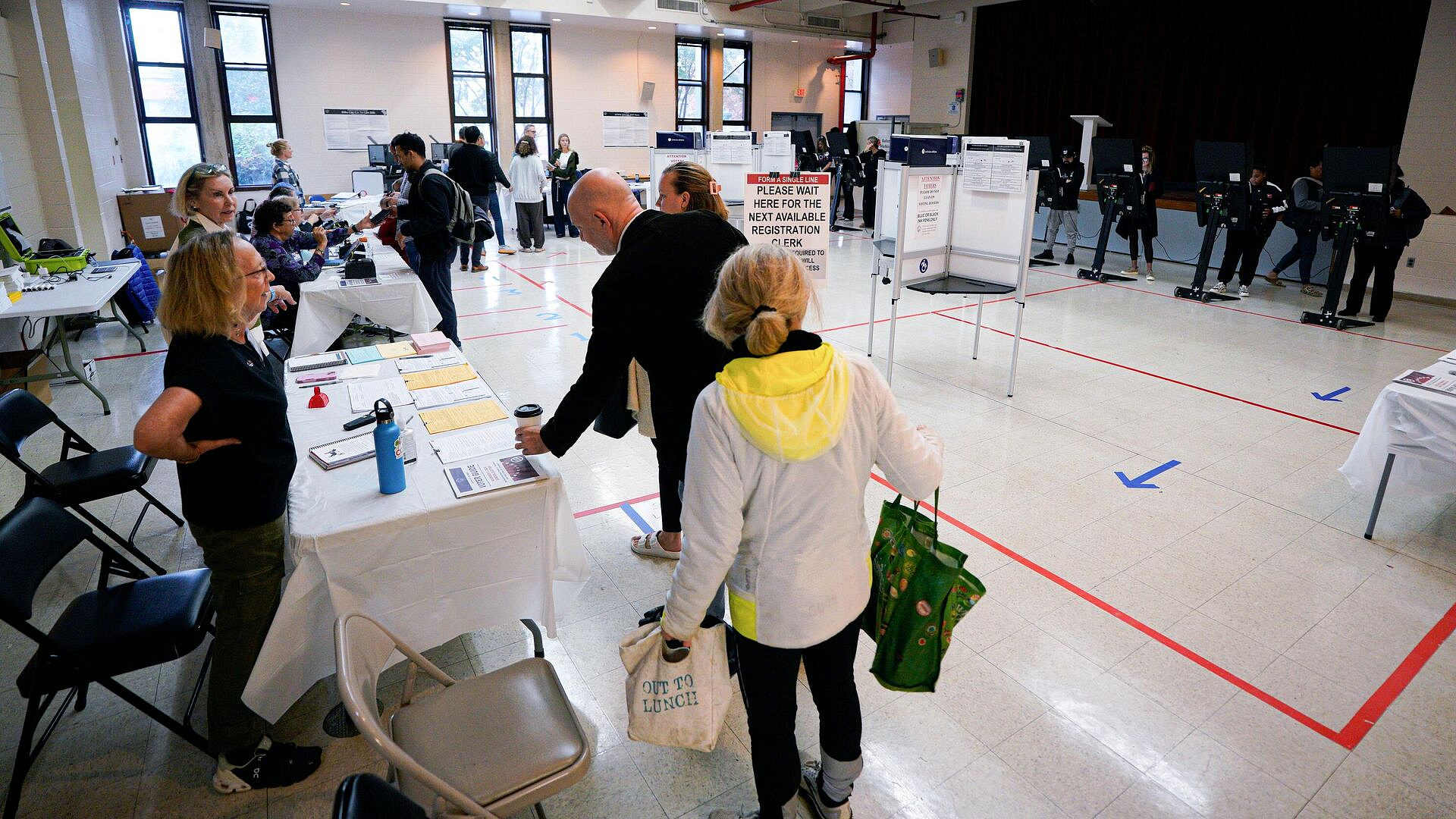 Более трети американцев считают излишней поддержку Израиля, показал опрос