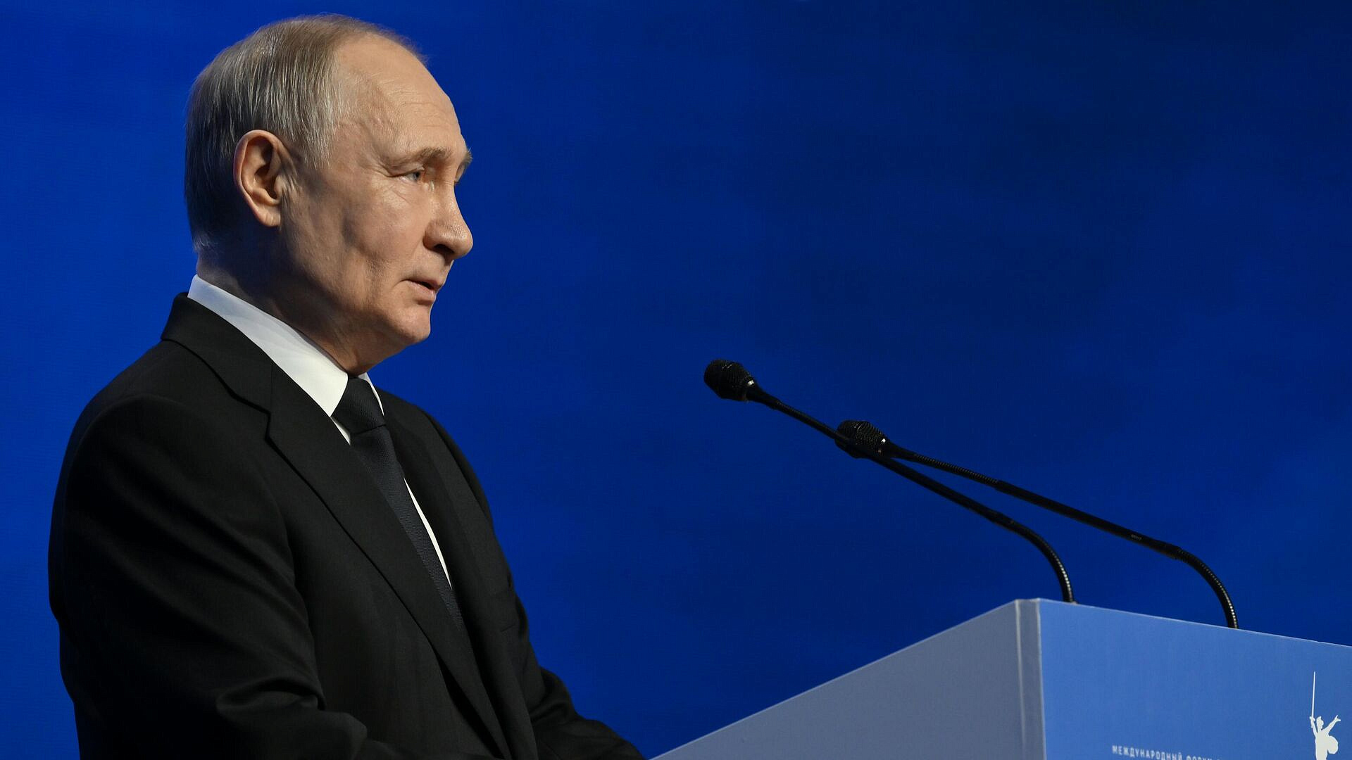 Путин поздравил участников форума в Волгограде с наступающим Днем Победы Путин поздравил участников форума в Волгограде с наступающим Днем Победы