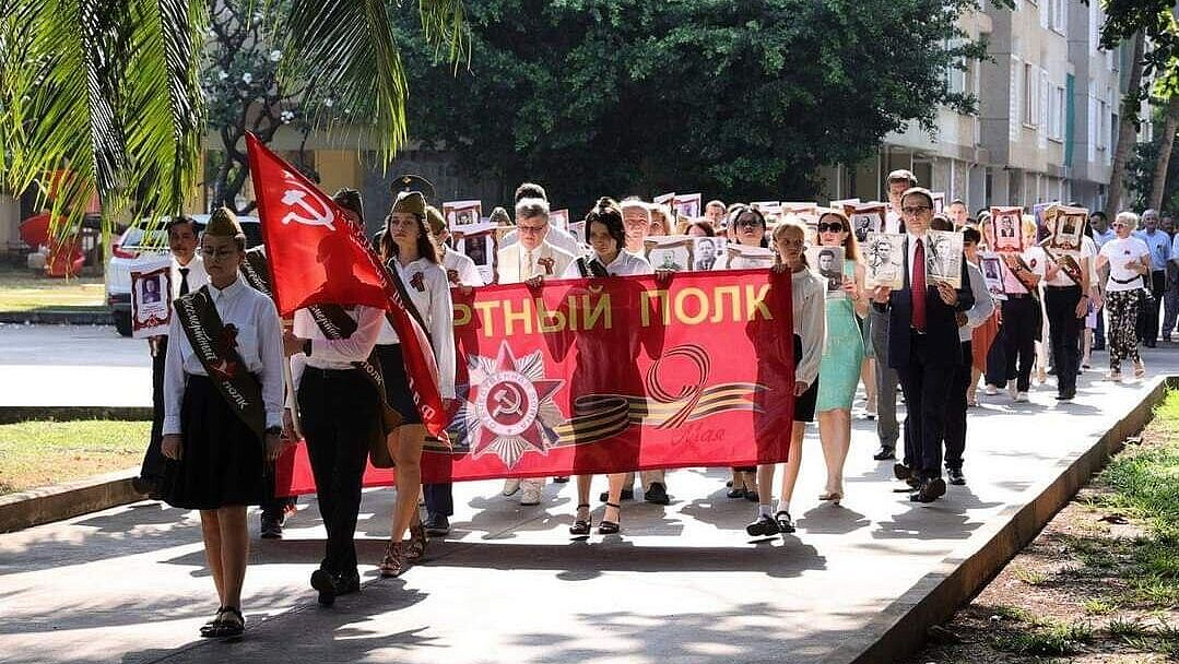 В Камбодже прошло шествие "Бессмертного полка"