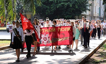 В Камбодже прошло шествие "Бессмертного полка"