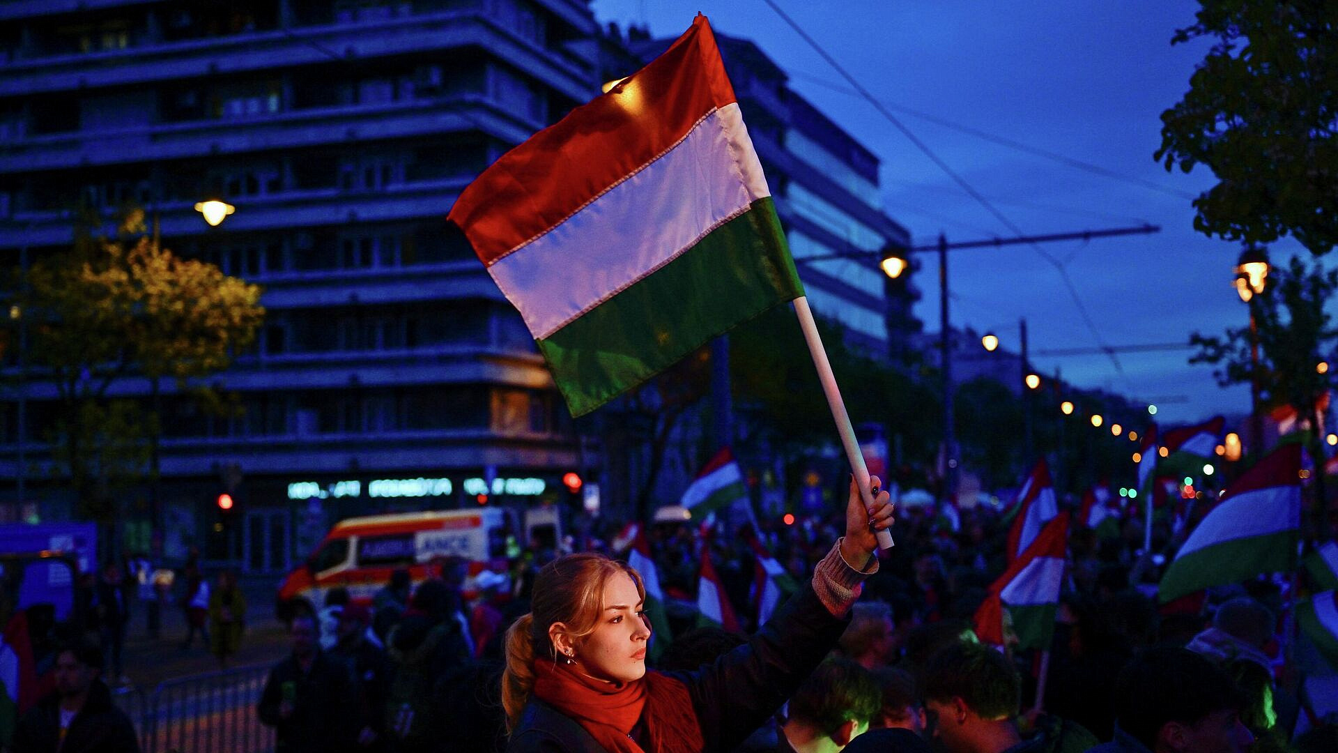 Сторонники венгерской оппозиции ожидают в Будапеште результаты выборов