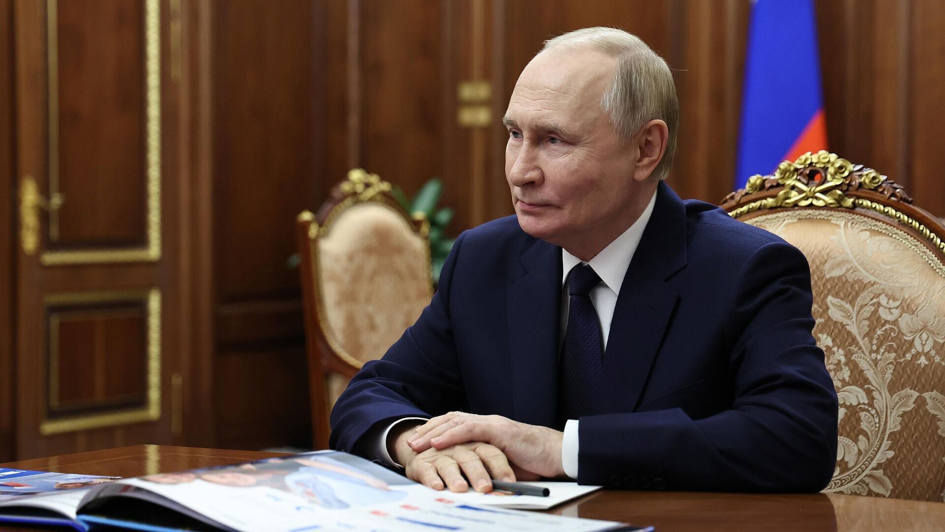 Опыт первых российских парламентариев заслуживает уважения, заявил Путин