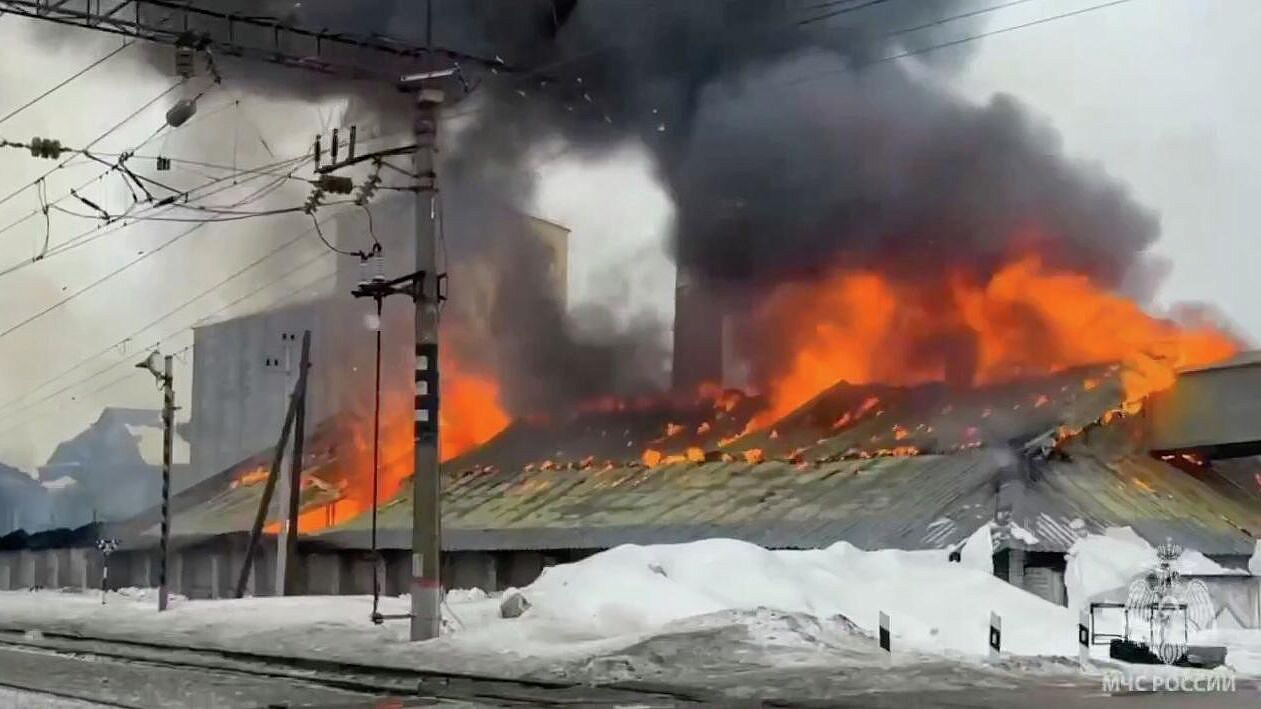 В Волгоградской области локализовали пожар на складе