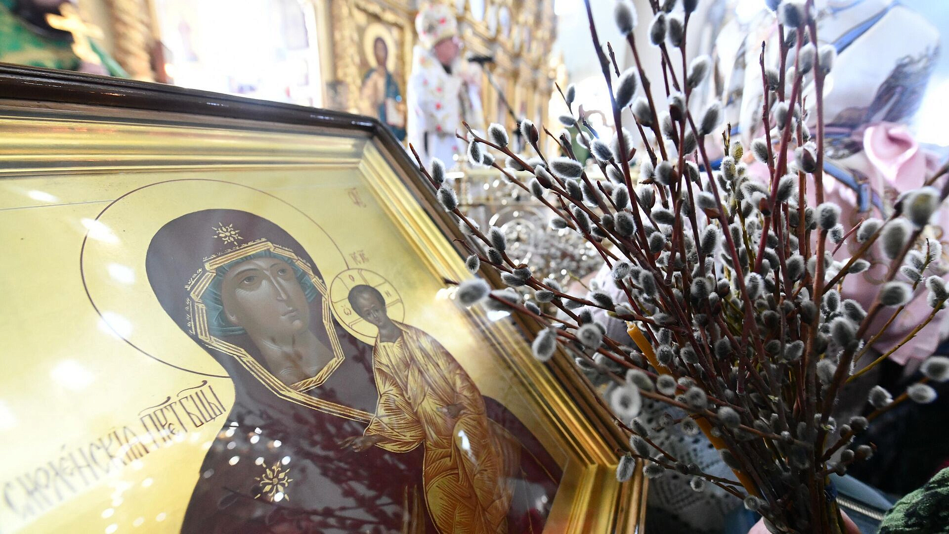 Священник объяснил, почему нельзя выбрасывать вербу