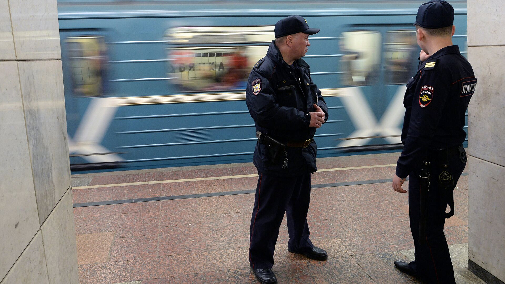 Человек оказался на путях на "зеленой" ветке метро в Москве Человек оказался на путях на "зеленой" ветке метро в Москве