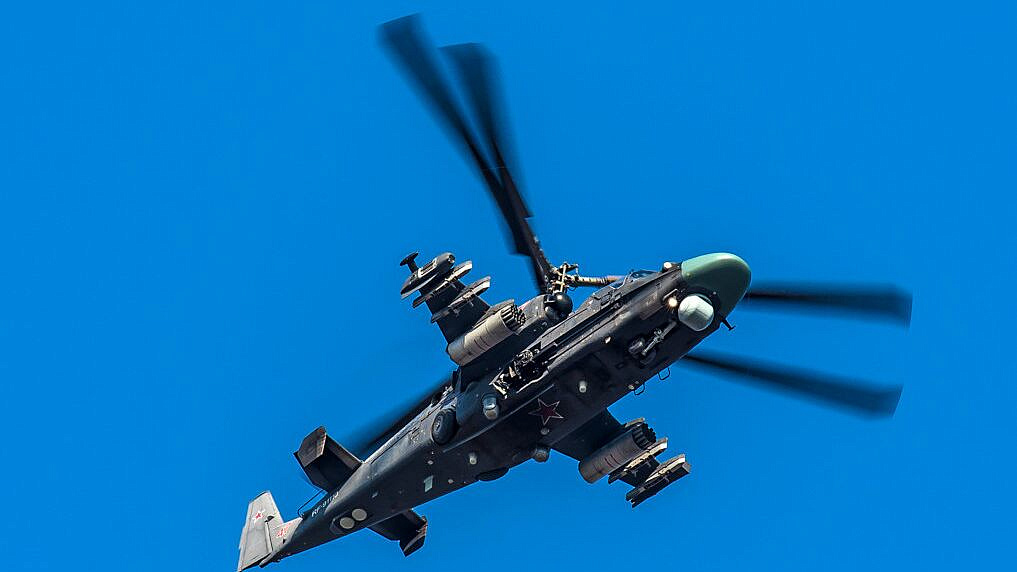 Российский Ка-52М уничтожил технику ВСУ в Курской области