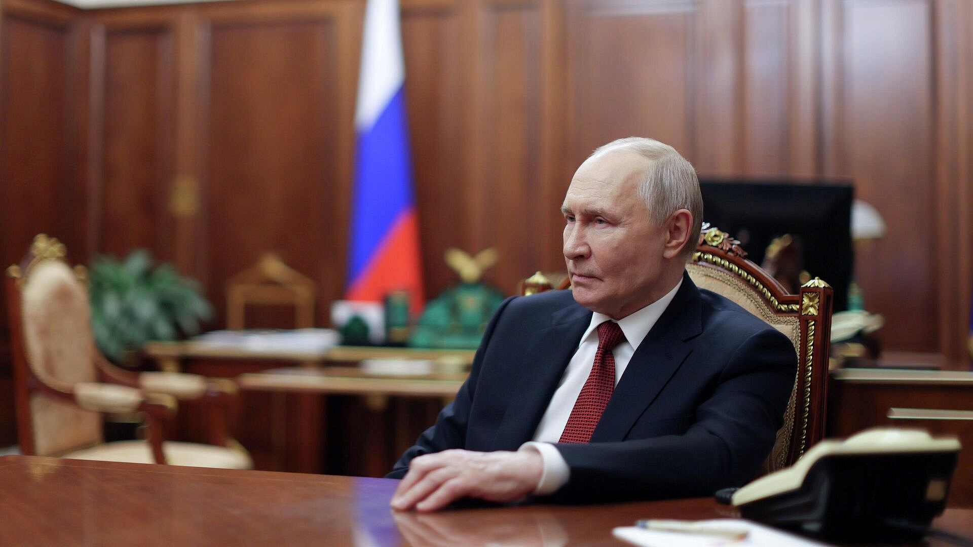 Путин на Курилах посетил центральную районную больницу