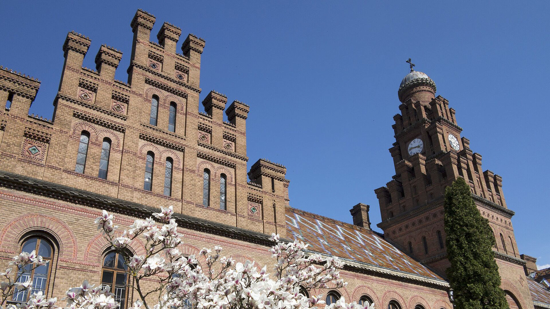 Три храма УПЦ в Черновцах незаконно передали местному жителю