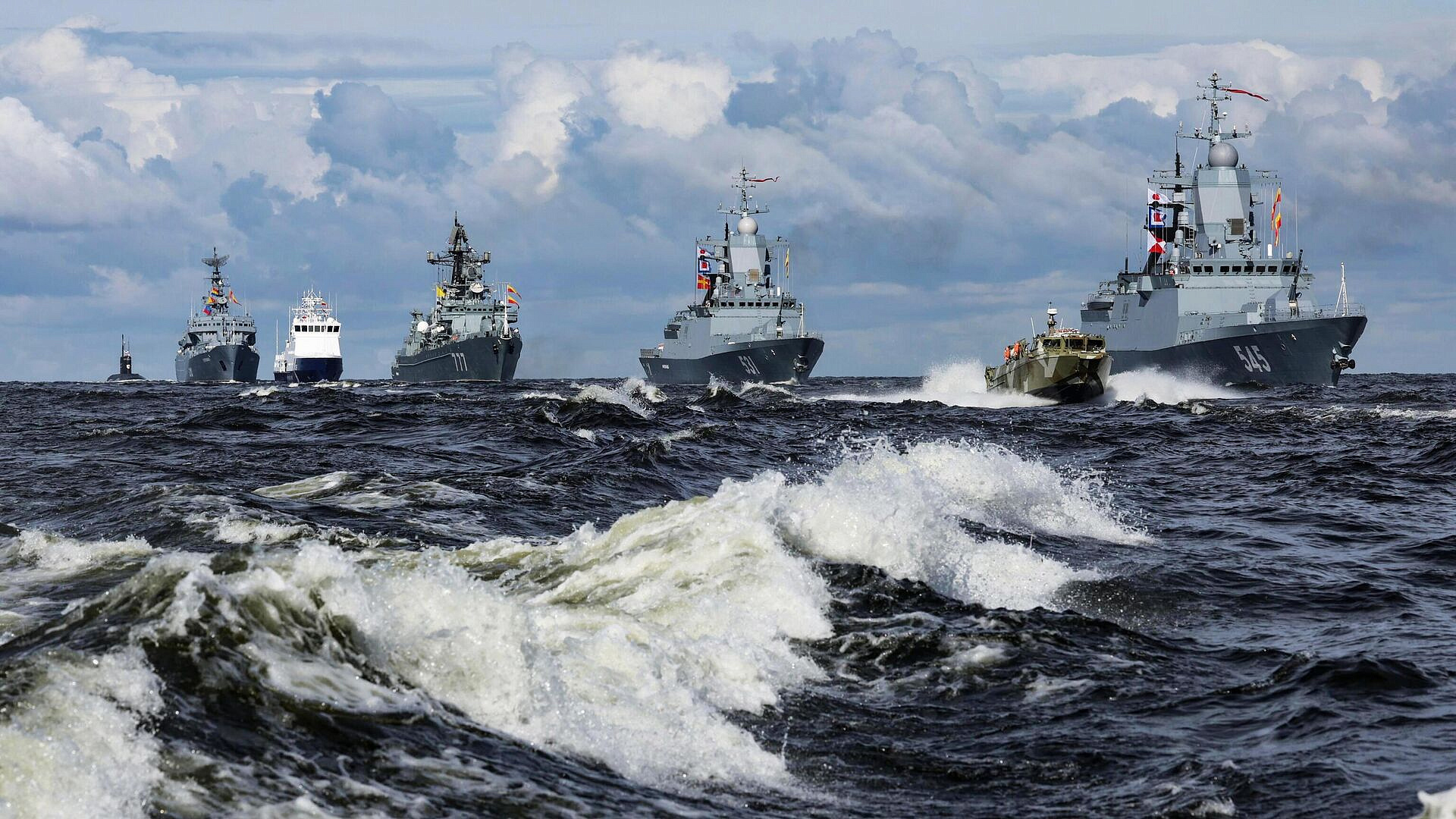 Отряд кораблей ВМФ России прибыл на Бали для участия в учениях