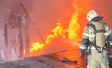 В Самаре потушили пожар на складе лакокрасочных изделий