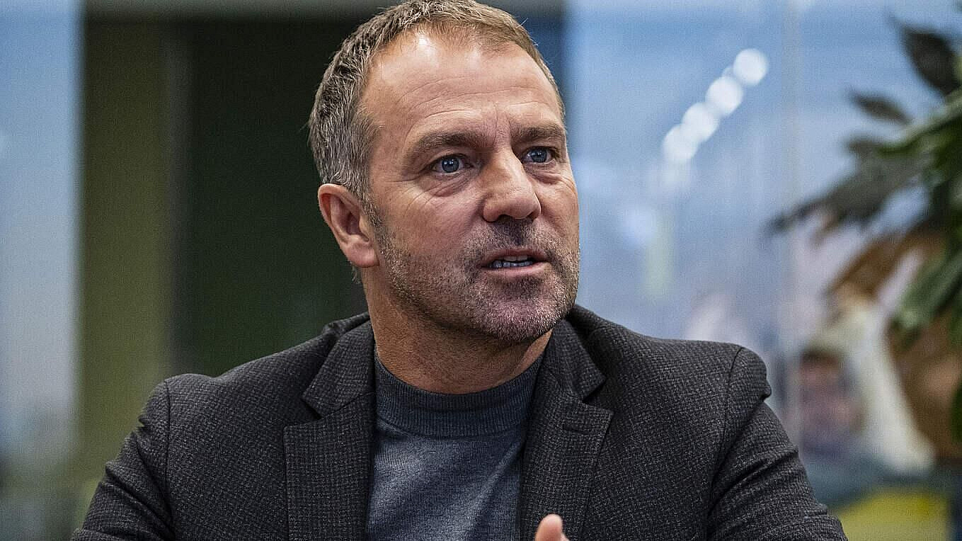 Флик пожаловался на качество газона перед матчем ЛЧ с "Атлетико"