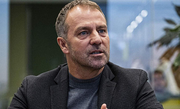 Флик пожаловался на качество газона перед матчем ЛЧ с "Атлетико"