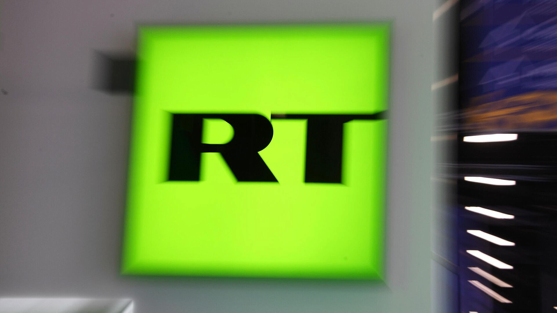 RT представил поэтический проект в детском лагере "Смена"