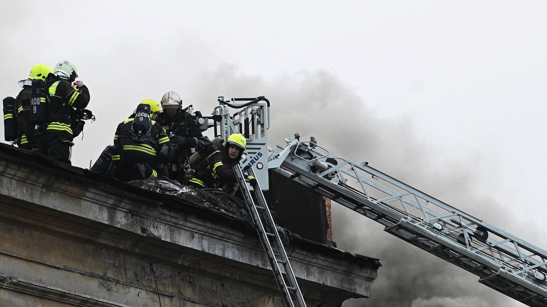 МЧС уточнило площадь пожара на складе в Подмосковье