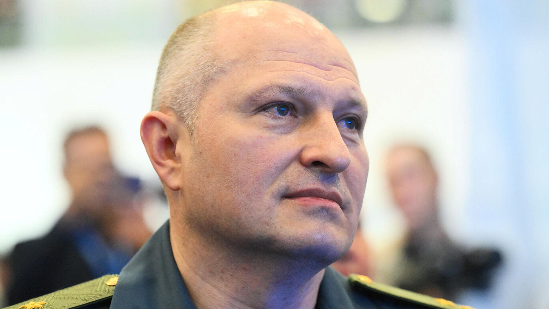 Глава МЧС потребовал ускорить ликвидацию последствий разлива мазута