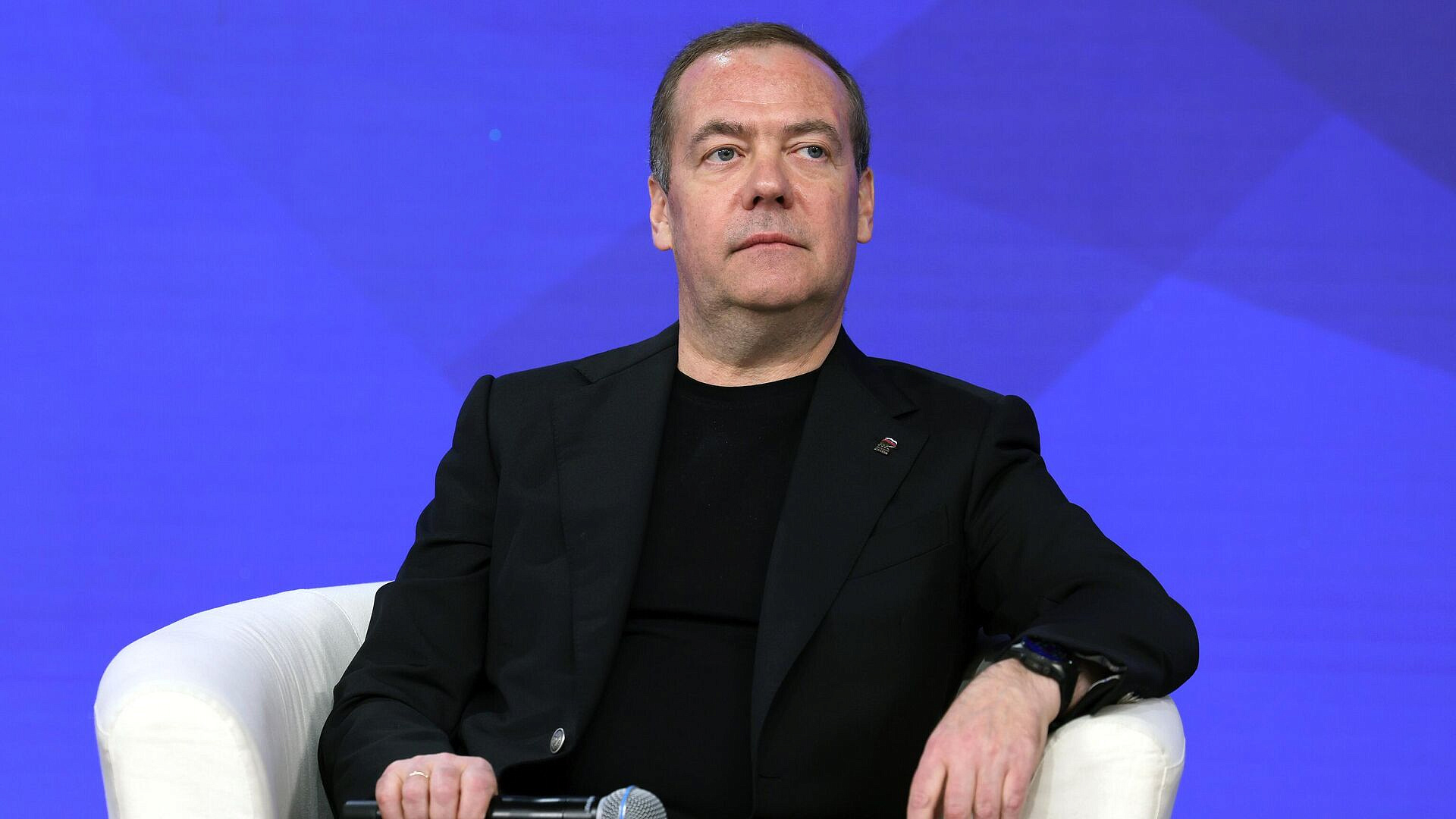 Медведев процитировал Новый Завет, говоря об угрозе ядерной войны Медведев процитировал Новый Завет, говоря об угрозе ядерной войны
