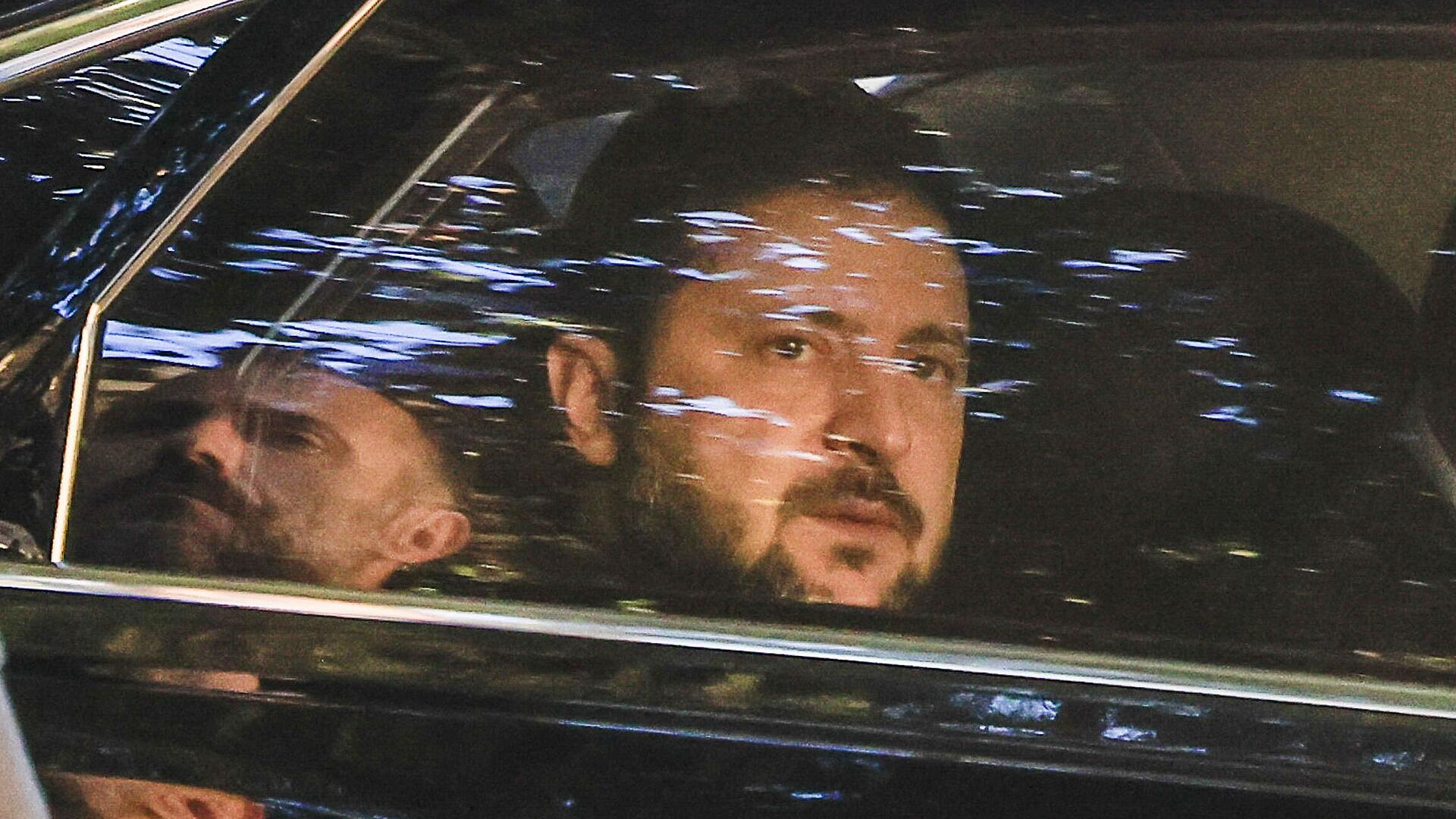 ��� ���������� ���������� �������������� �� 15 ���, �������� Axios