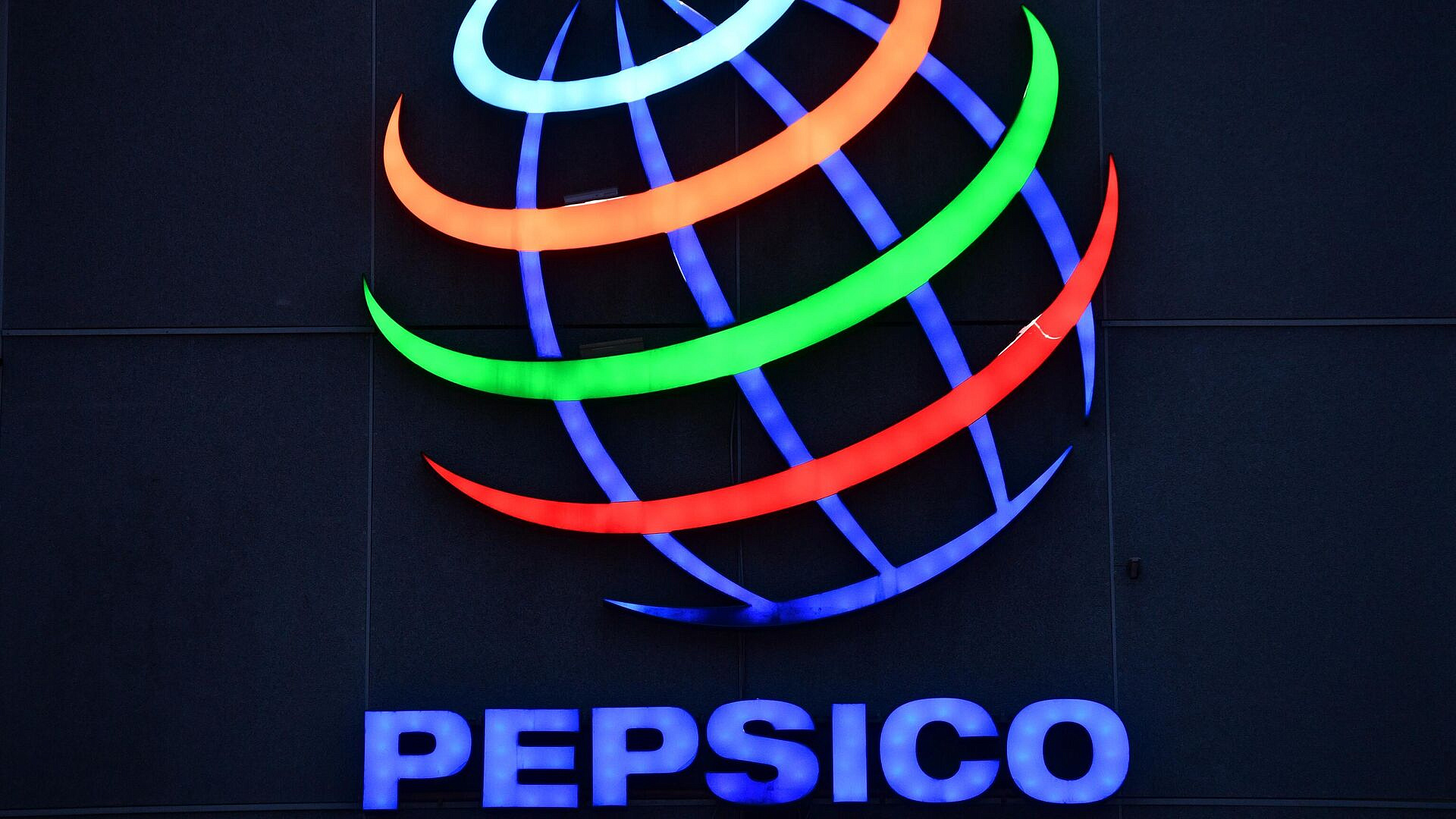 В российских магазинах появилась британская и датская Pepsi